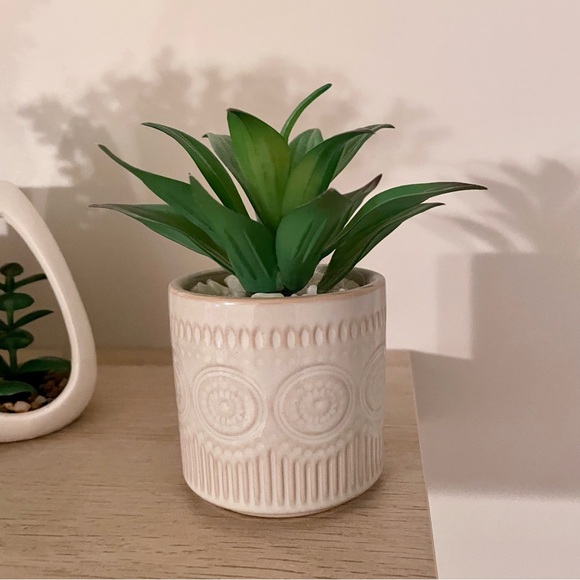 Boho faux suculent Plant - Picture 3 of 6